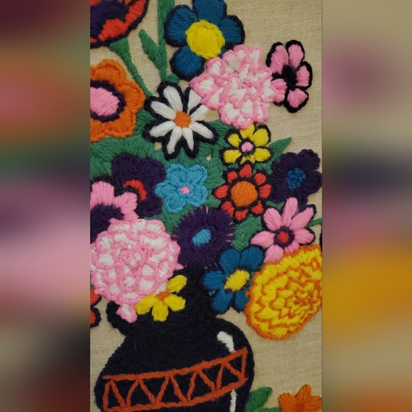 Vintage floral crewel - Picture 3 of 4